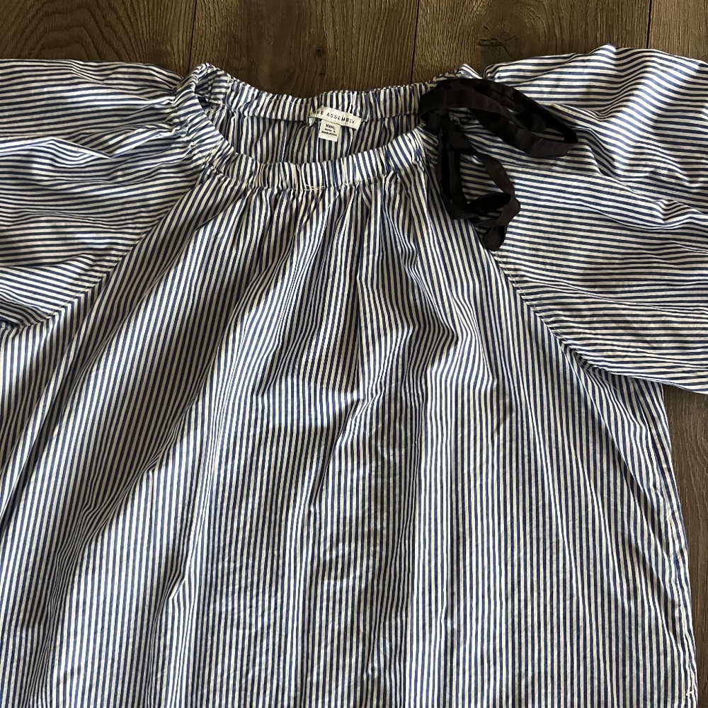 Elegant Black and White Striped Mini Dress - Picture 4 of 9